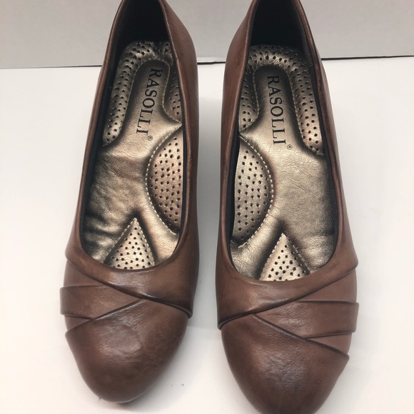 Rasolli brown 2 1-2” heels size 6 - Picture 3 of 7